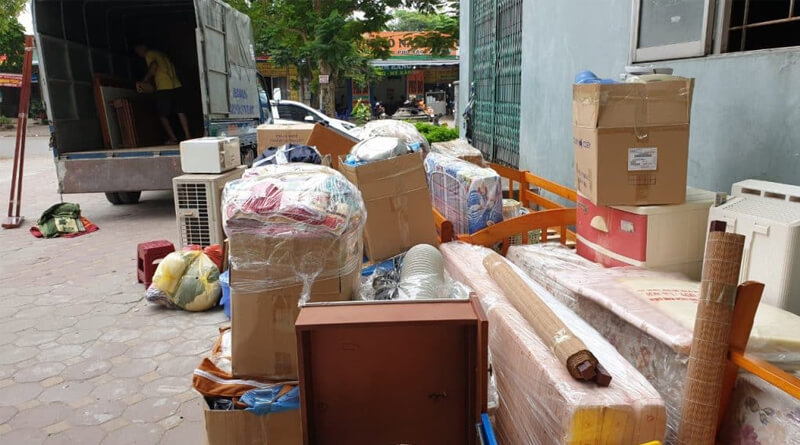 Gia đình chuyển đồ vào nhà mới trước lễ nhập trạch trong trường hợp bất khả kháng