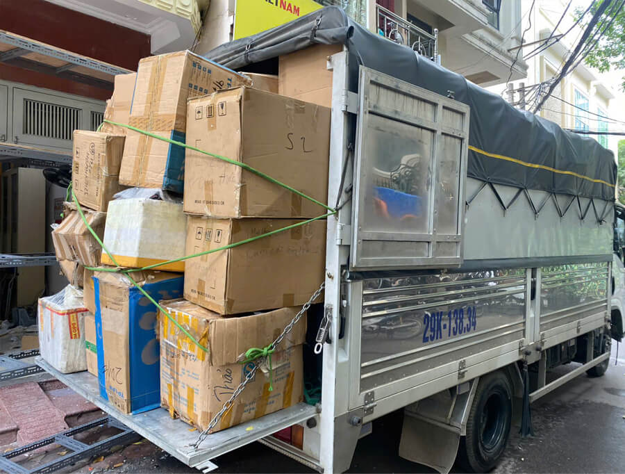 Tài xế xe tải chở hàng của Phát Đạt có nhiều kinh nghiệm lái xe tại Hà Nội